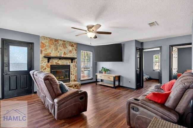 Building Photo - 606 Windhaven Dr