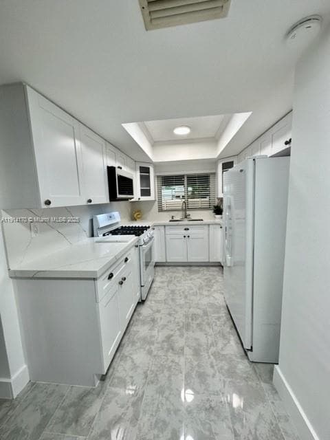 Building Photo - 7439 Twin Sabal Dr