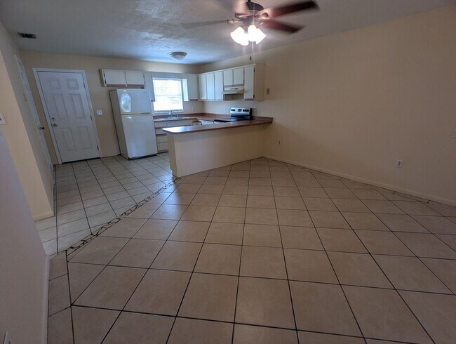 Building Photo - 824 N St Clair Abrams Ave