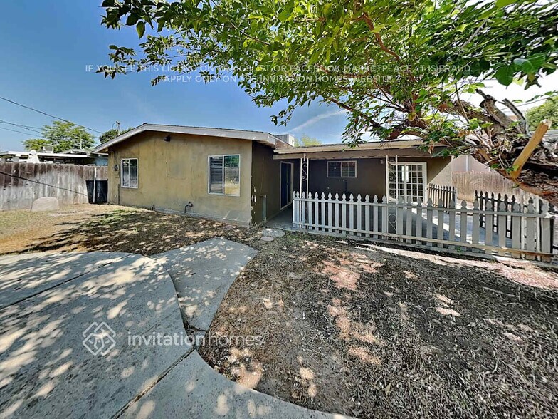 Building Photo - 18612 Arminta St