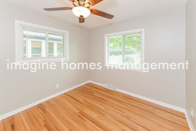 Building Photo - 2521 Oregon Ave S