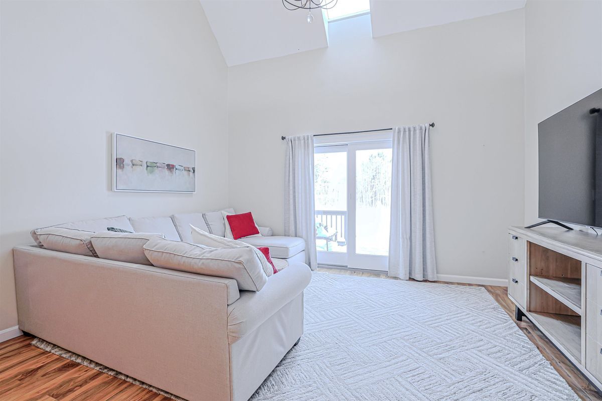 Building Photo - 35 Montrose