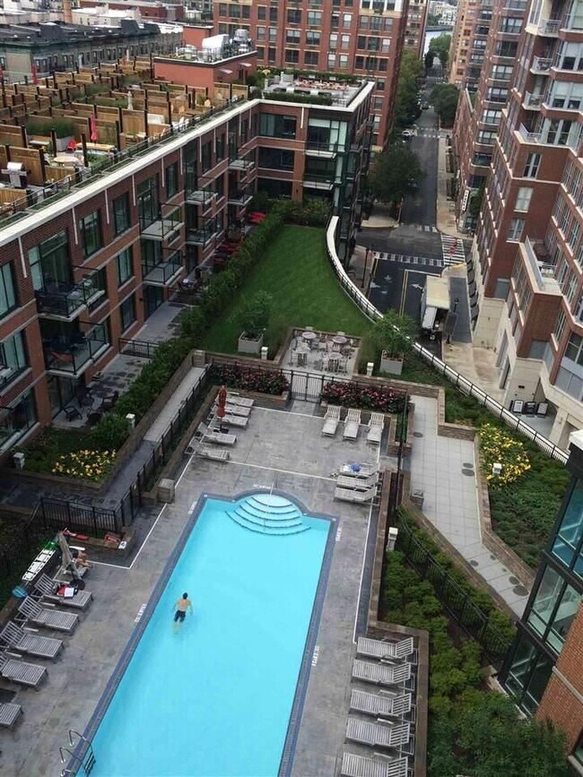 Building Photo - 1100 Maxwell Ln