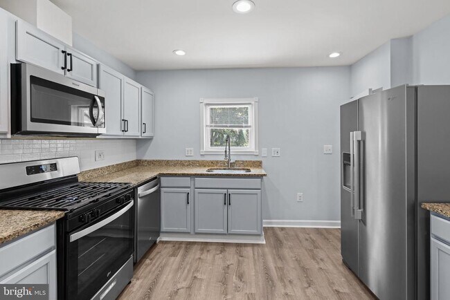Building Photo - 4225 Cardwell Ave