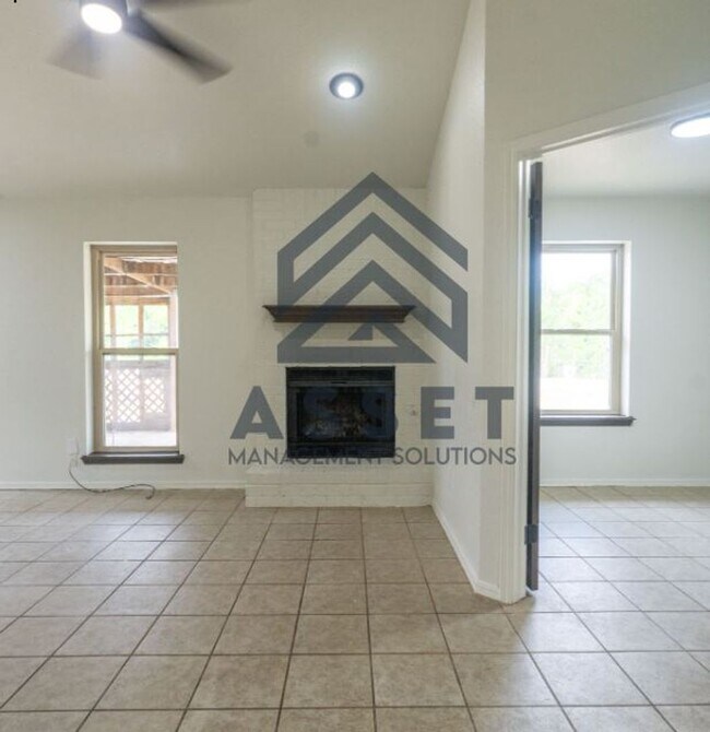 Building Photo - 4 Bedroom Rent to Own Home Available!