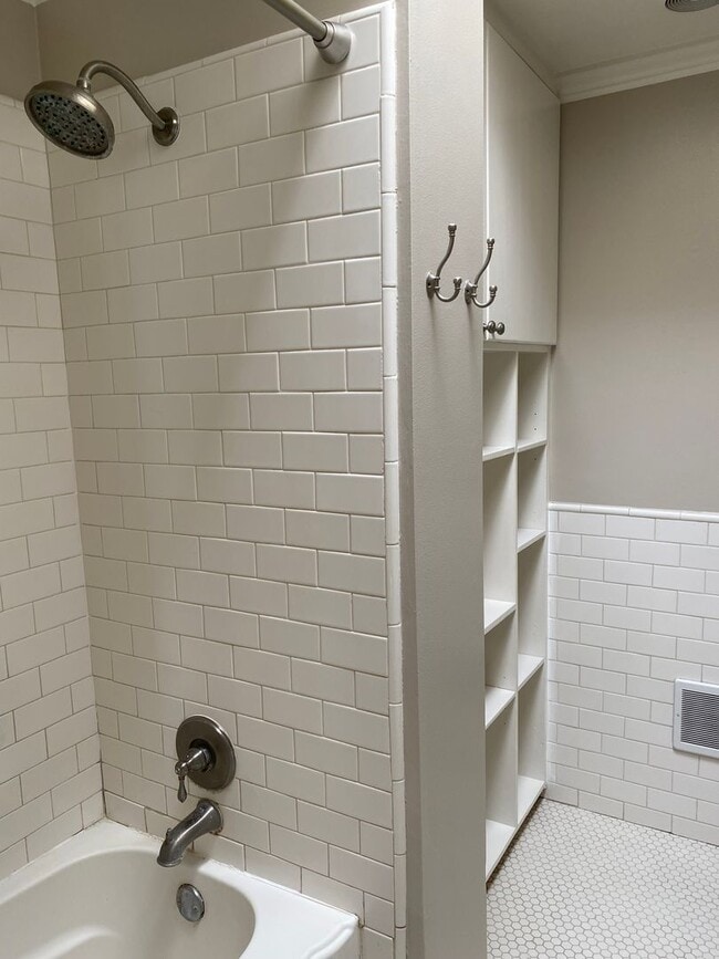 Building Photo - Beautiful Home in the Ventura Foothills