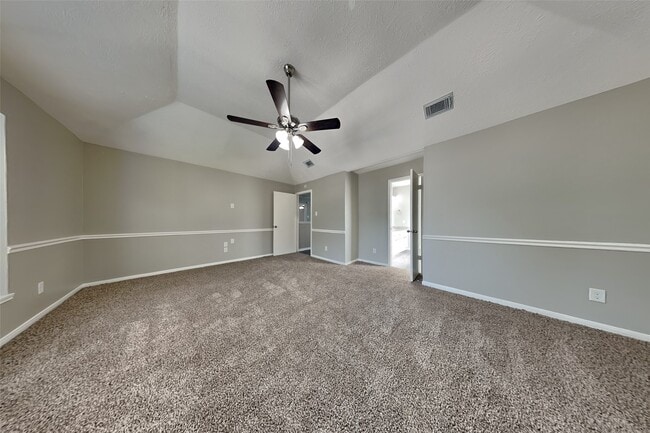 Building Photo - 2211 Pincher Creek Dr