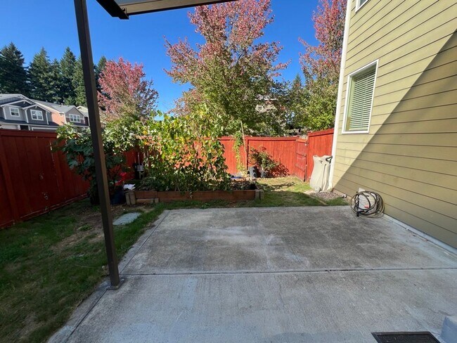 Building Photo - Spacious 5bed/2.5bath W/Bonus Room