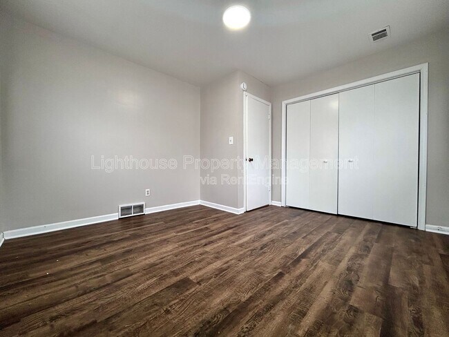 Building Photo - 607 Clayton Ave NW