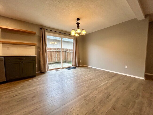 Building Photo - Welcome to this charming 3-bedroom, 2.5-bathroom house located in Vancouver, WA!