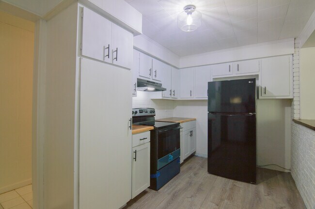 Kitchen - 508 NW 9th St