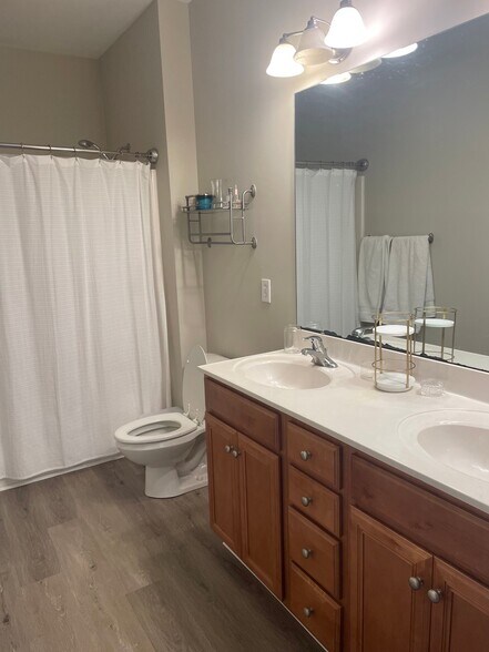 Building Photo - 5118 Christian Dr