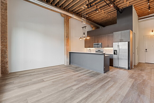 Building Photo - 818 N Wolcott Ave