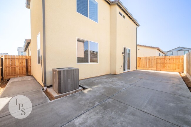 Building Photo - BRAND NEW! Riverstone Madera Home, 3BR/2.5...