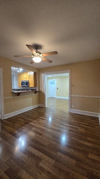 Building Photo - 6142 N 8th St