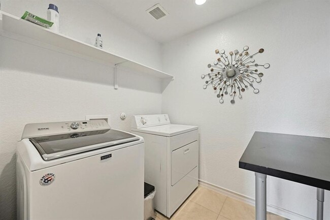 Building Photo - 5508 Mickelson Cove