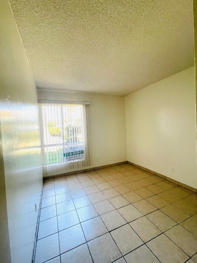 Building Photo - Welcome to this beautiful 3-bedroom, 2-bat...