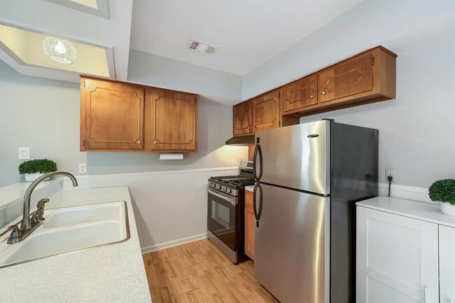 Building Photo - 8308 Hathaway Dr