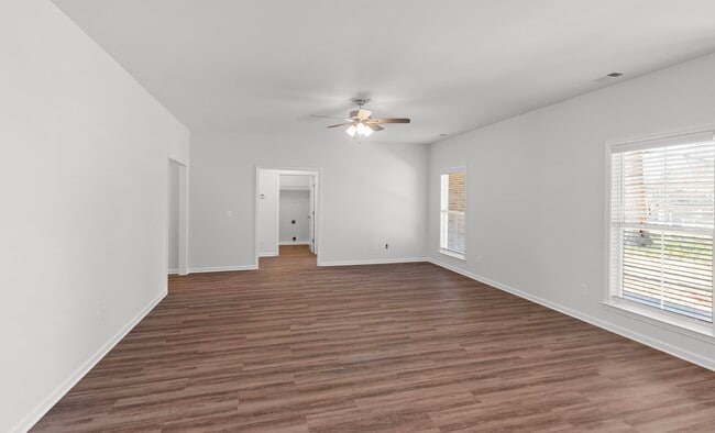 Building Photo - 600 Chapelwood Dr