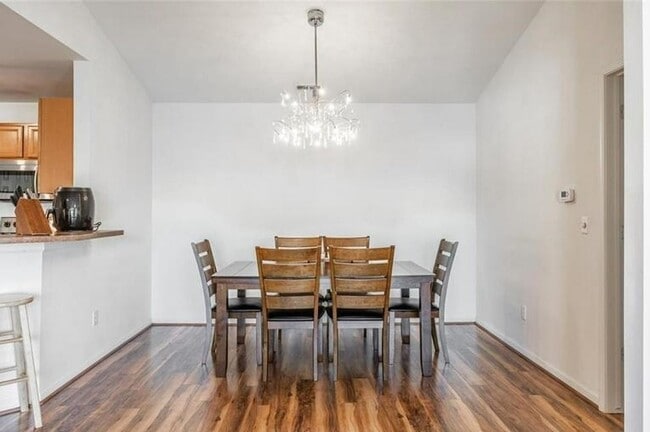 Building Photo - GORGEOUS COMMERCE TOWNSHIP 2 BED/2 BATH MO...