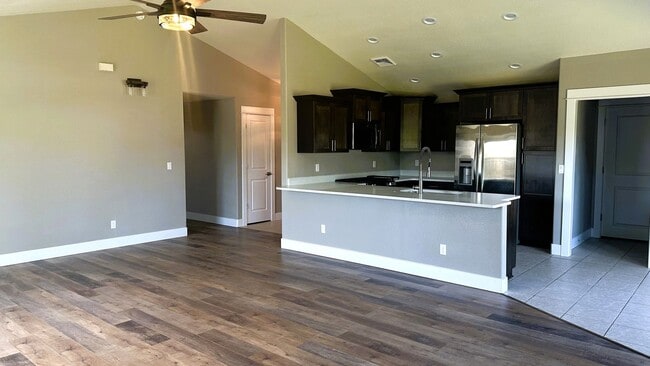 Building Photo - 147 Summerwood Ct