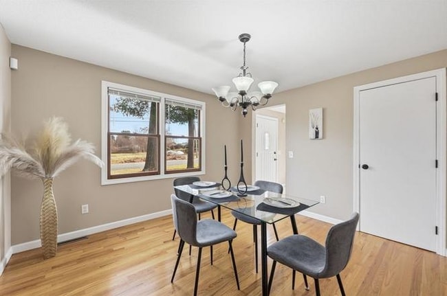 Building Photo - 10 Woodcrest Rd