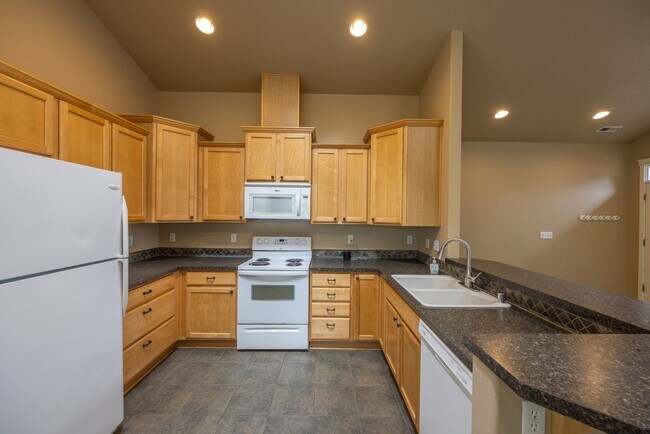 Building Photo - One Level Ranch Home - Three Bedrooms with Central Air / No HOA