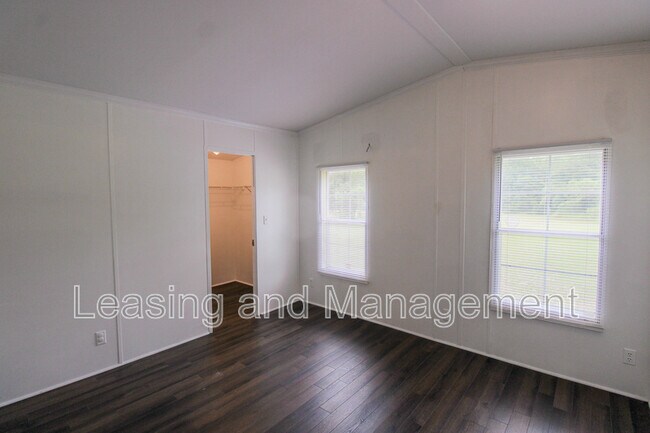 Building Photo - 3716 State Rd S-10-1333