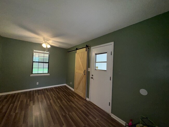 Building Photo - Minutes From Jax State and Jacksonville Ci...
