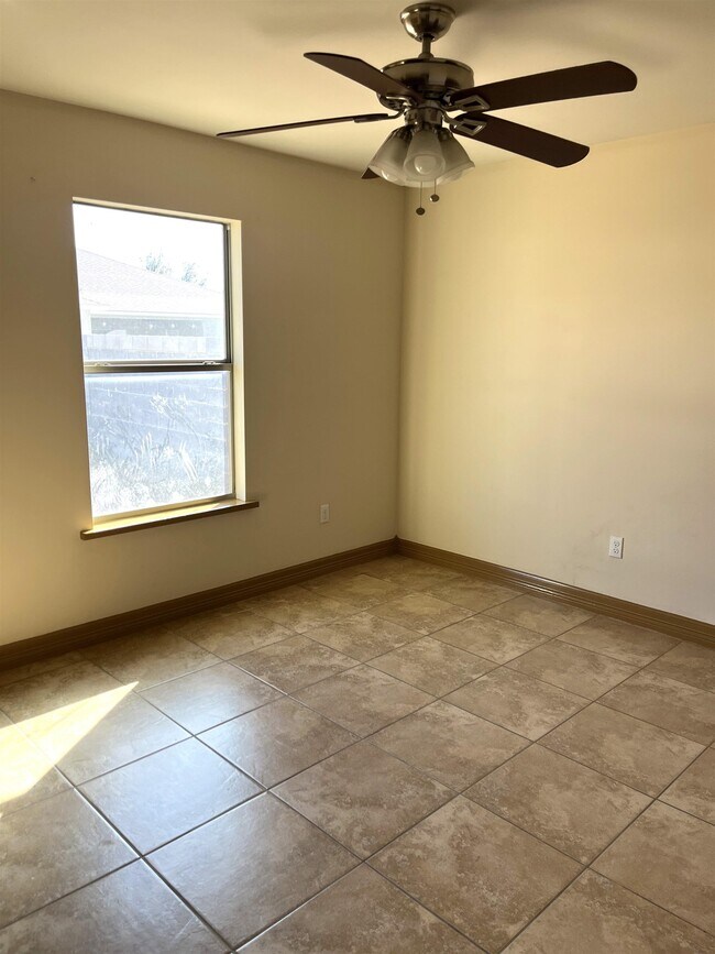 Building Photo - 3909 Ivana Ct