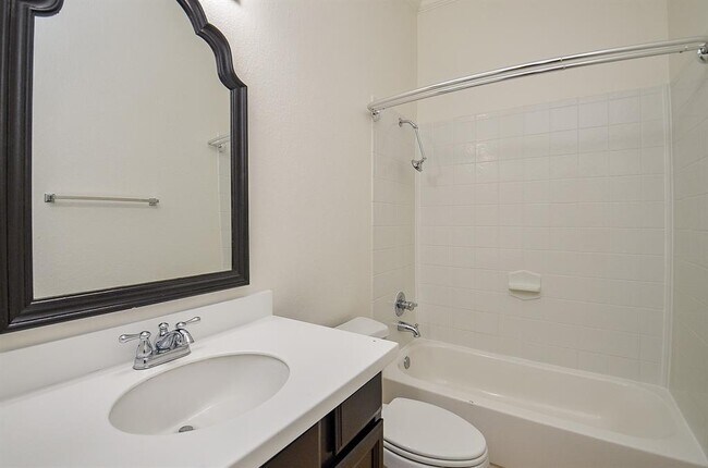 Building Photo - 7706 Bayou Green Ln