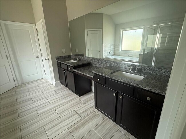 Building Photo - 5275 Sophia Downs