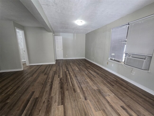 Building Photo - 202 N Logan St