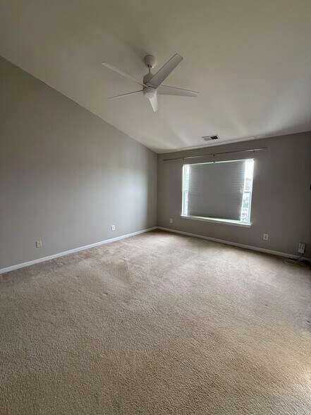 Building Photo - 9548 Inglenook Ln