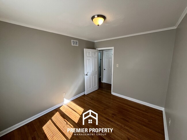 Building Photo - Charming 3BR Home w/ Hardwood Floors & Fenced Backyard