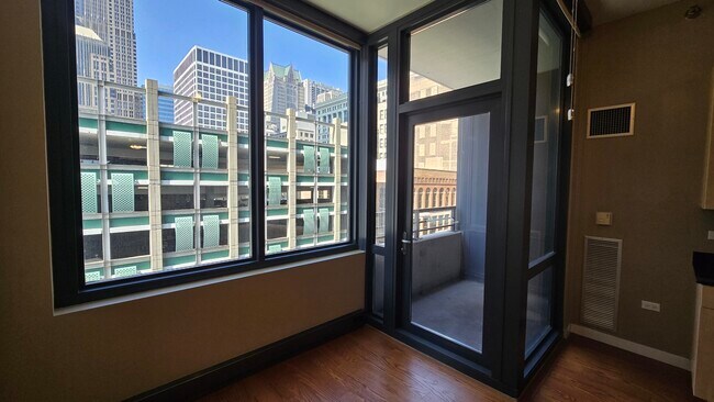 Building Photo - 235 W Van Buren St