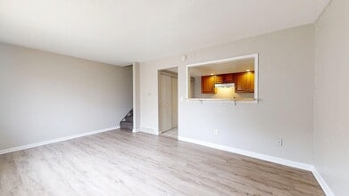 Building Photo - Elyria - updated 2 bedroom/1 bath townhouse.