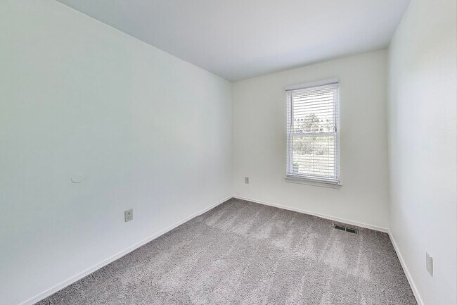 Building Photo - Wonderful on Wilcox Renovated 3+2.5 3 Leve...
