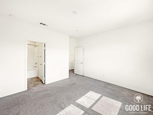 Building Photo - Beautiful 3B/3BA Townhome in Imperial Beach w/ 2-Car Garage & Community Pool!