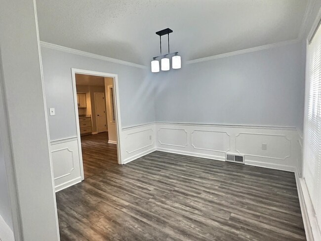 Building Photo - 1562 Holly Hill Dr