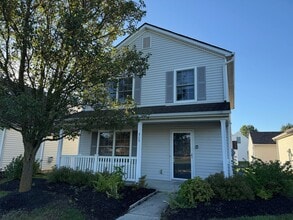 Building Photo - Charming 3 bedroom, 2.5 bath home located in Lehner Woods