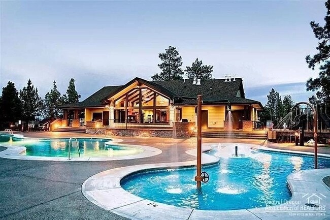 Building Photo - Beautiful 3 Bed/3 Bath Single Level Home i...