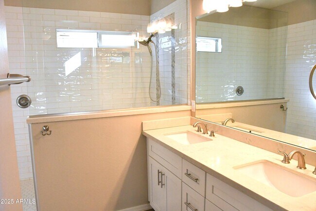 Building Photo - 2362 W Sierra Vista Dr