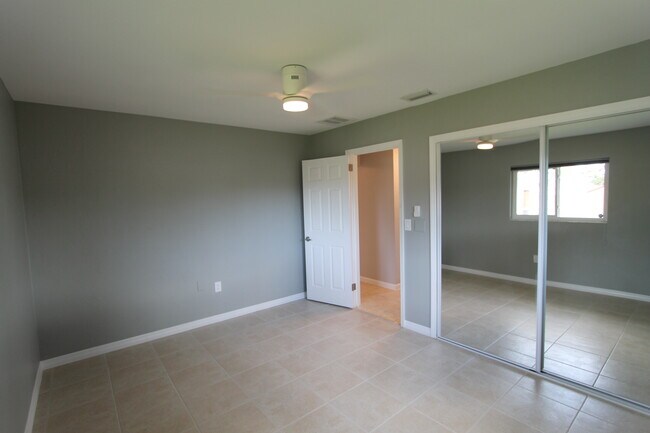 Building Photo - 5522 Yorkshire Way