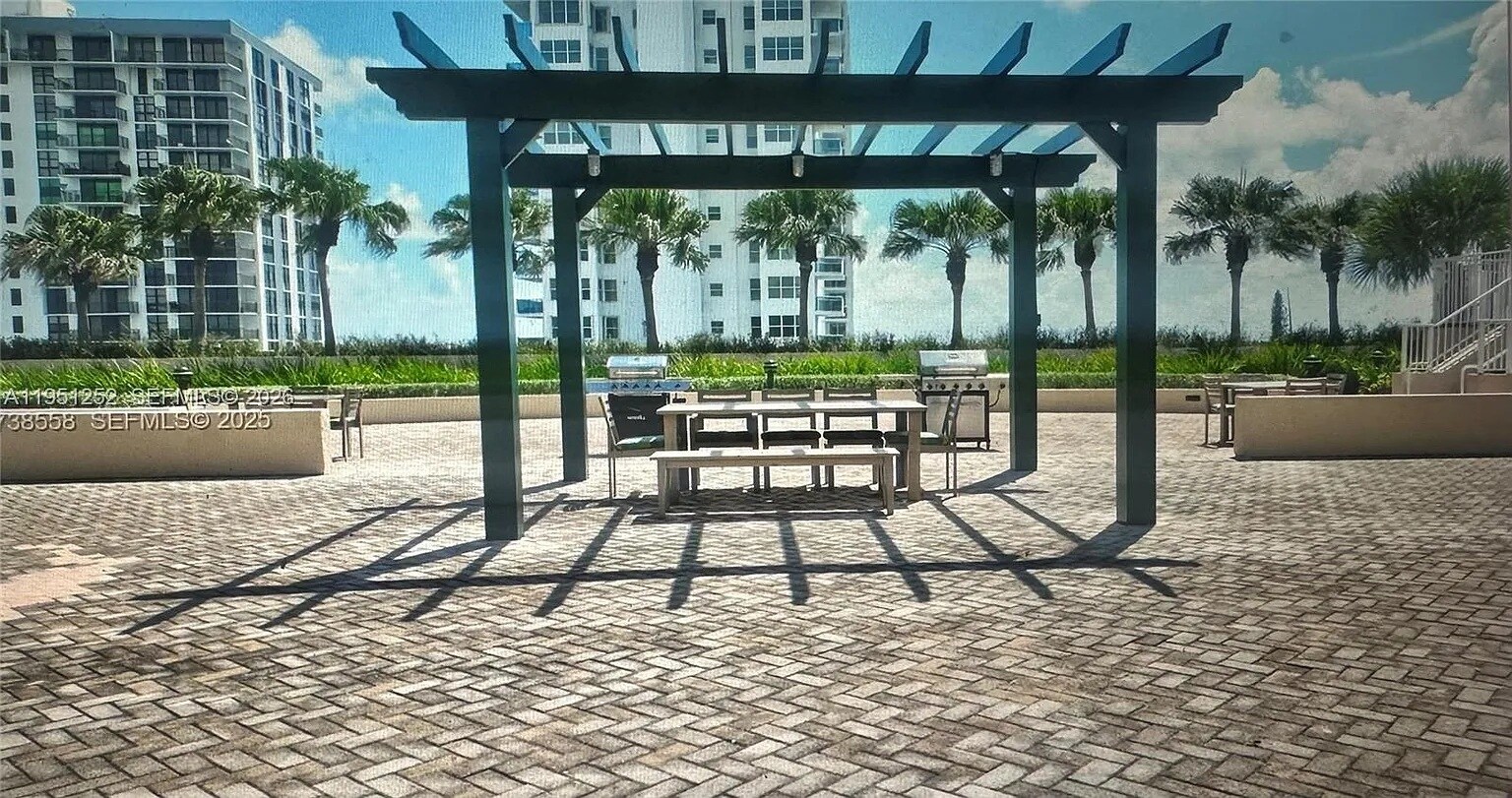 Building Photo - 3020 NE 32nd Ave