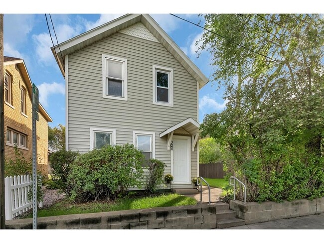 Primary Photo - 320 9th Ave N