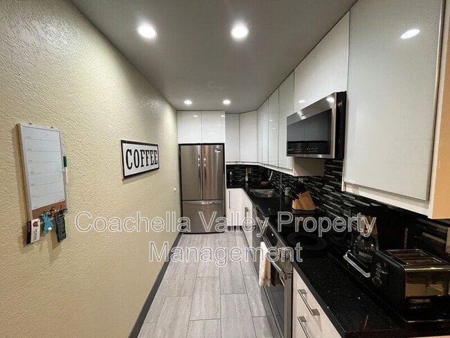 Building Photo - 2821 Los Felices Cir W