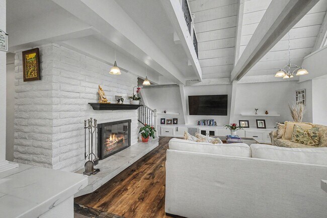 Building Photo - Luxury furnished retreat in Carmel Valley