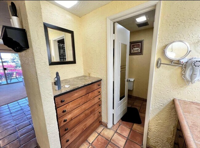 Building Photo - 73850 Fairway Dr