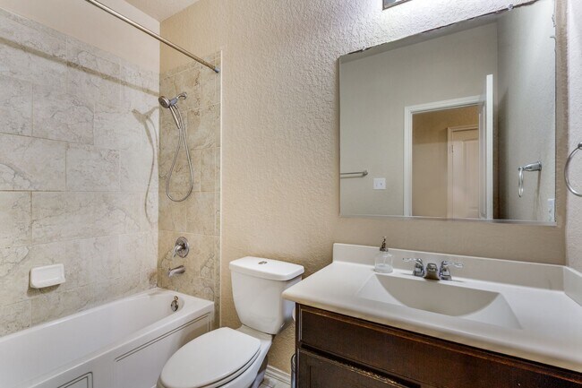 Building Photo - 3-BEDROOM, SINGLE STORY HOME IN CANDLEWOOD...